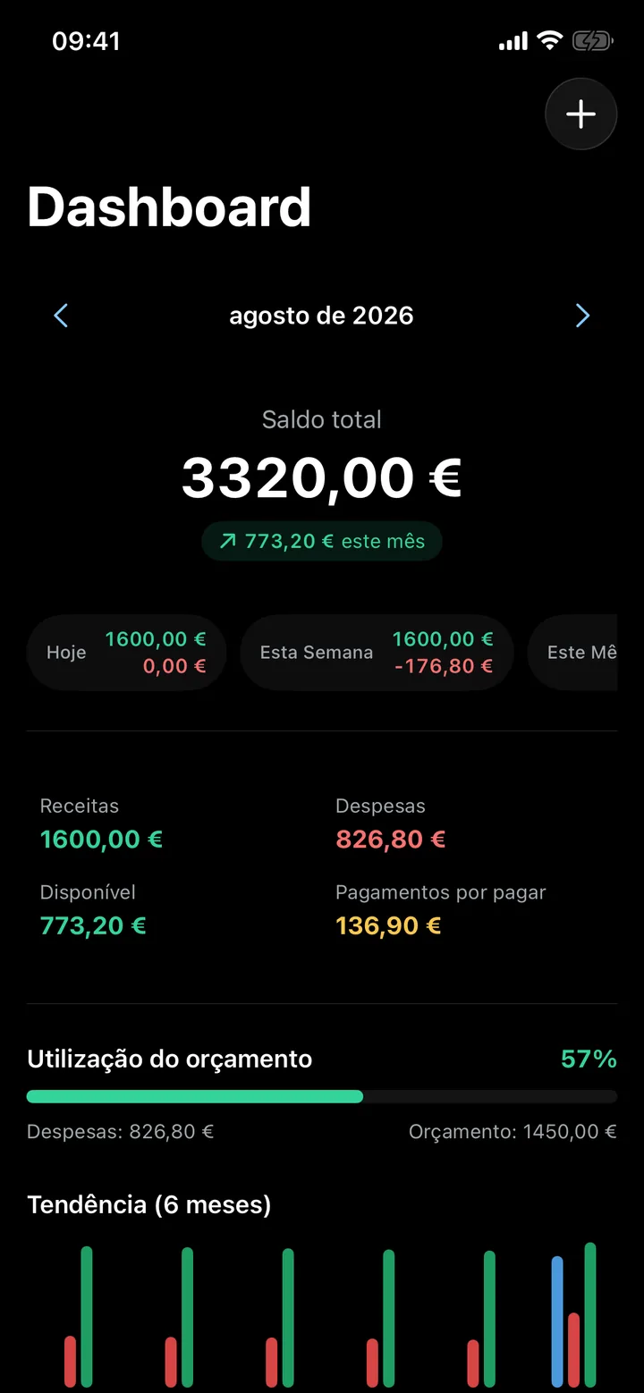 Dashboard do Bolso em modo escuro, com o saldo total e o resumo do mês.
